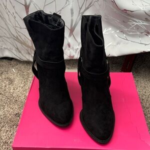 JustFab Elegant Black Ankle Boots